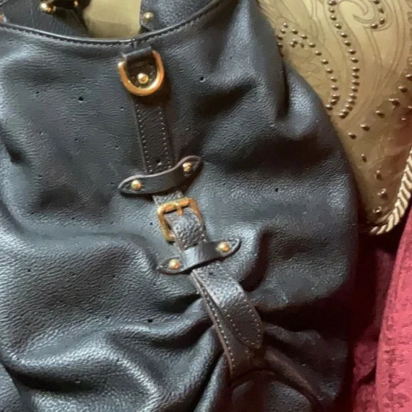 AUTHENTIC LV Mahina Black Leather Handbag - Picture 4 of 12